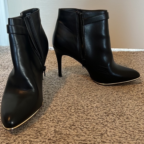 Heeled booties - Picture 4 of 9